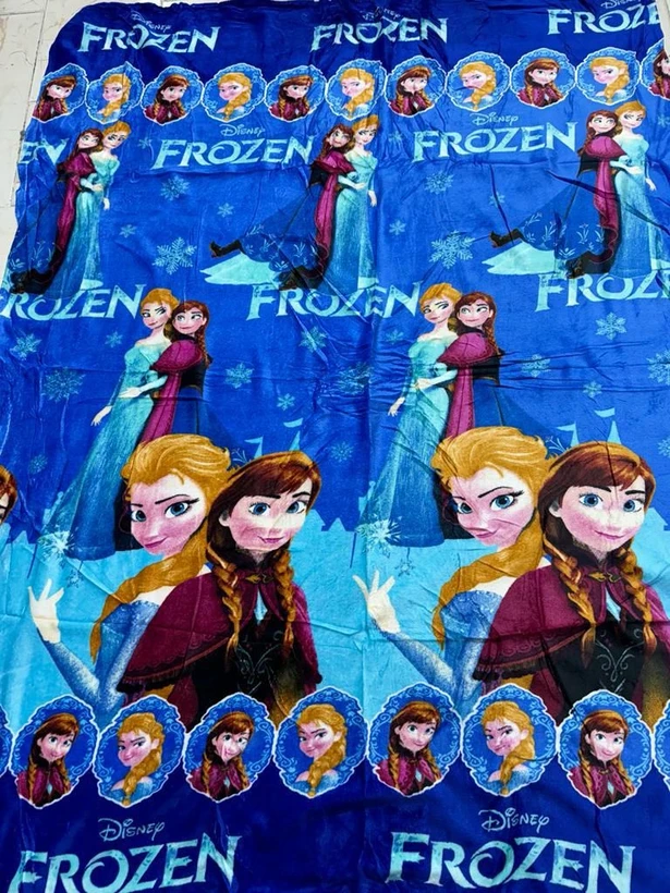 پتوی یک نفره عروسکی طرح السا و آنا فروزن